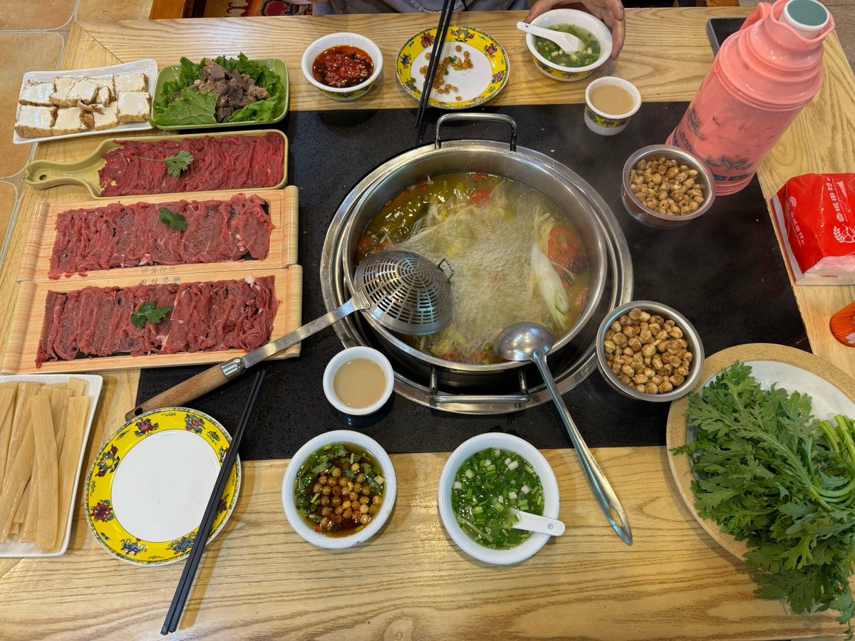 Paco_stark's tweet photo. This hot pot’s so spicy, I accidentally knocked the pot and got burned—dish add-ons are a must for the brave! https://t.co/K21RPaRhox