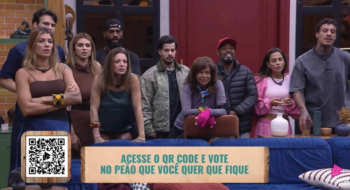 fxlavia's tweet photo. Essa é a foto que a gente vai deixar em preto e branco, né? #AFazenda https://t.co/yYyZAQS1Xl