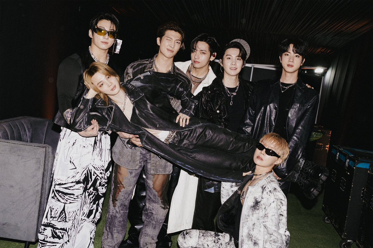 jmjklab's tweet photo. É claro que ele ia servir o maior cunt do mundo, né Park Jimin? 😏🤍 https://t.co/FmYXETVQg2