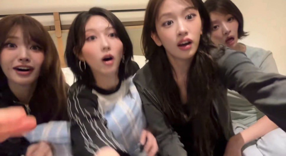 44yujinie's tweet photo. me checking my bank account after the ive comeback https://t.co/J5JiHUFCLJ