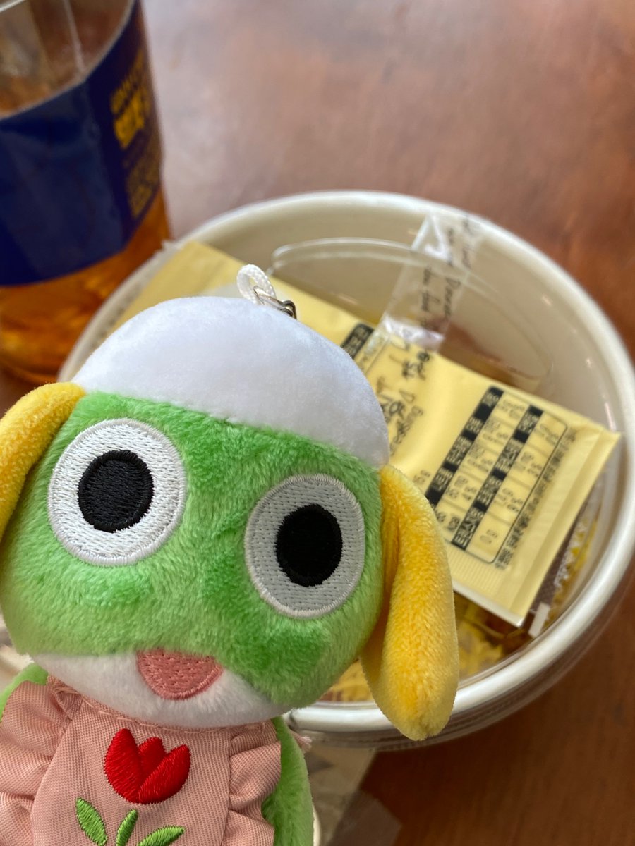 u6ekx7's tweet photo. 전 오늘 사실 
개구리를 토벌하러 갔어여..
그리고 바보개구리가 밥도 찵여줌 https://t.co/3FfGCGOwAt