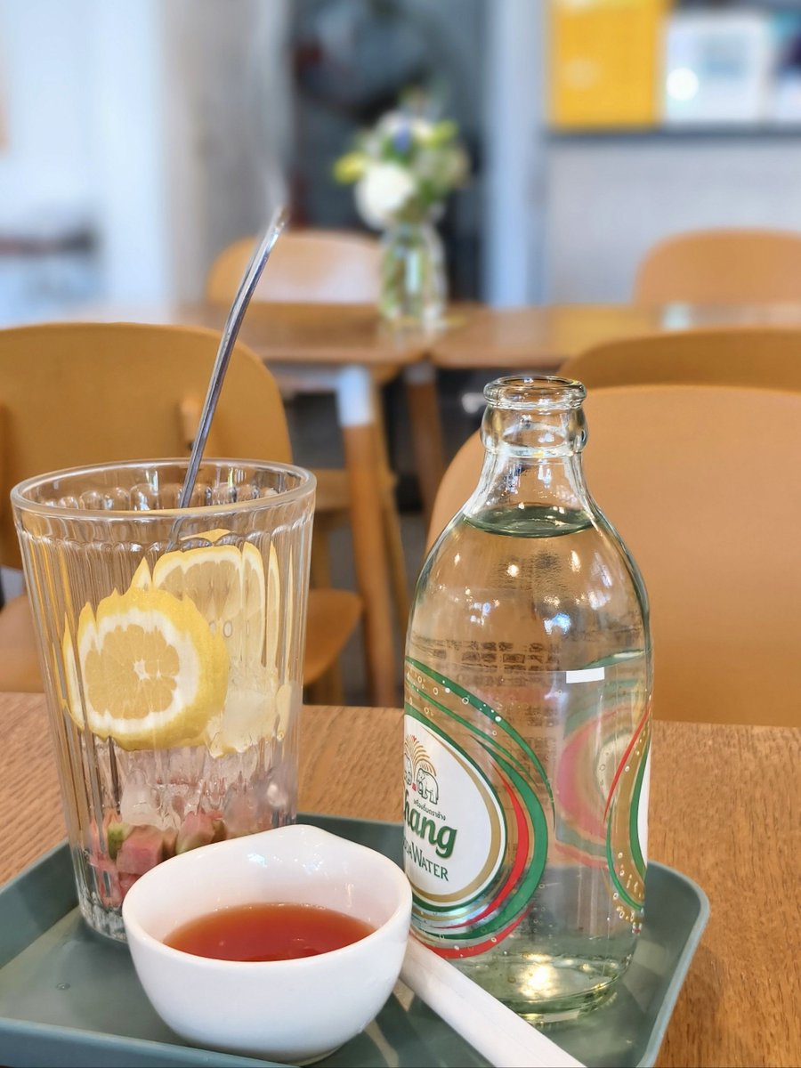 ElenaKayjvky's tweet photo. [今日のカフェ、濃厚なアメンホネのソーダが絶品！気軽に楽しめるお気に入りの場所です]， https://t.co/z2j8BQqdHM
