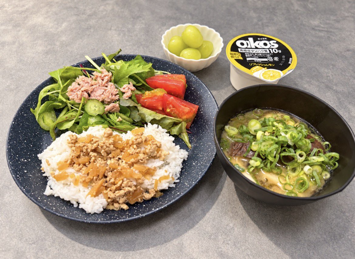 u_lifts's tweet photo. 朝食🍽️
野菜もきのこもフルーツも食べたい🤤
たんぱく質も摂りたいし、白米も食べたい🤤
一生痩せないなぁ、、、🫩🤷‍♀️

#筋トレ #筋トレ好きと繋がりたい 
#筋トレ垢さんと繋がりたい #ジム
#筋トレ女子 #筋トレ初心者  #減量 
#カロミル #食事管理 https://t.co/SL2rZDVMx1