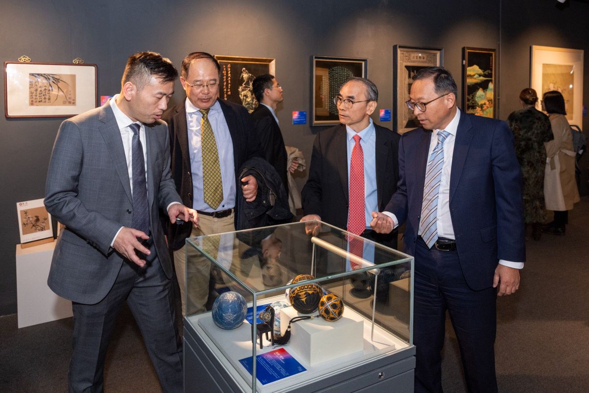 GoSongjiang's tweet photo. International Tour of Traditional #ChineseArt lands in Liverpool for its 6th stop: Cloud Ferry of Art (Yunjin Yidu). 
Showcased at the world-class National Museums Liverpool, #Songjiang’s intangible #culturalheritage treasures are raising the global profile of Humanistic Songjiang and carrying Jiangnan culture to the world.