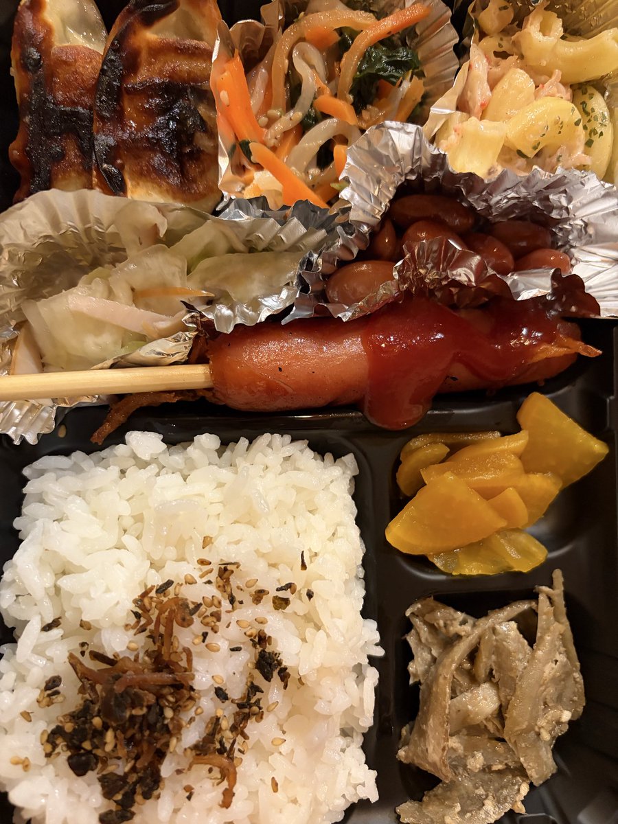 himi2cafe's tweet photo. おはようございます
えびすえ🍴です

昨日もご来店いただき
ありがとうございました。

差し入れ感謝申し上げます。

本日も12時より
営業いたしますので
皆様のご来店を
お待ちしております。
夜、営業予定。
明日は諸事情により
お休みいただきます。

#大阪
#西天満
#お弁当
#ランチ https://t.co/uleM7IKl20