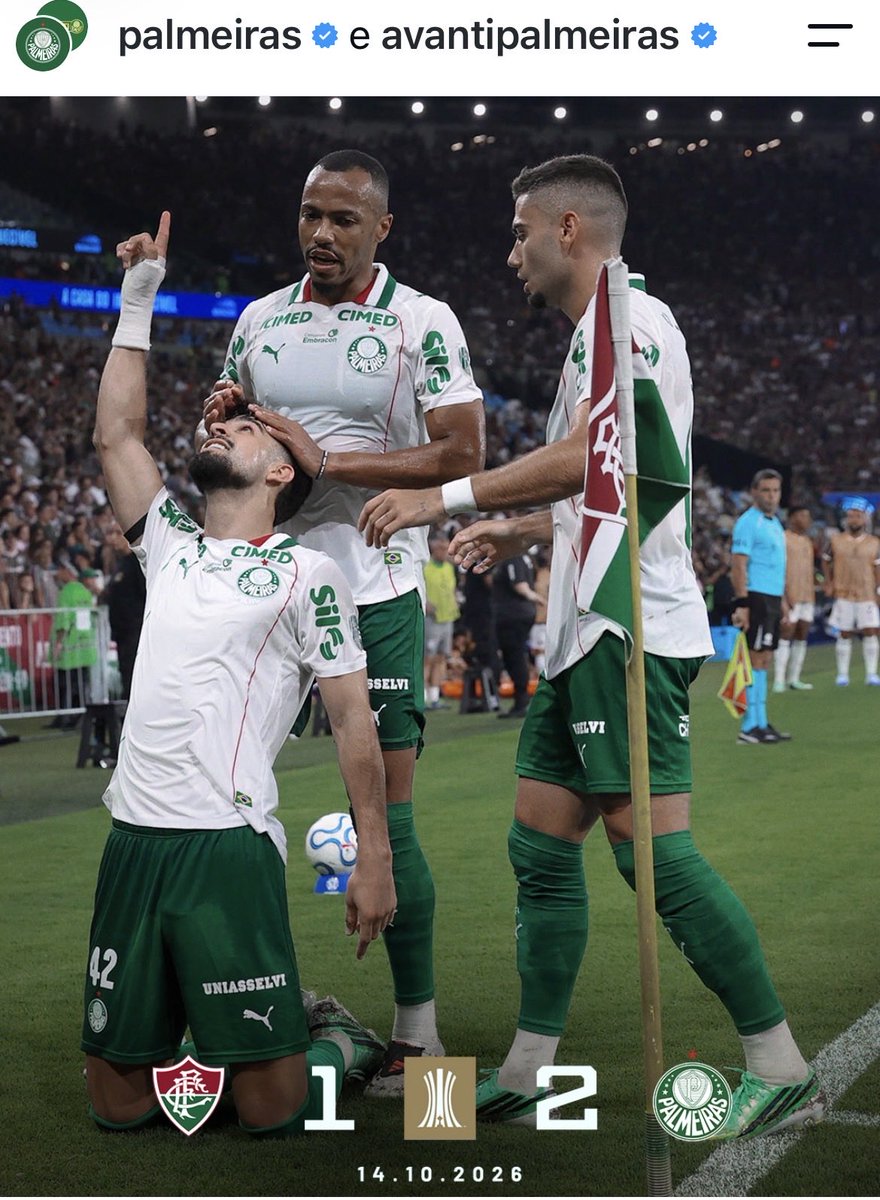 LQuartarollo's tweet photo. Palmeiras se fechou, correu risco, deu a bola para o Fluminense, fez 2x0, mas tomou um gol já no apagar das luzes em mais uma falha de Carlos Miguel, que tentou sair do gol e ficou no meio do caminho. O 2x0 encaminharia a classificação à final da Libertadores. O gol no finalzinho botou o adversário de novo na disputa. Os gols do Palmeiras foram de Flaco Lopez num dos poucos ataques do primeiro tempo e Marlon Freitas no segundo tempo. Ambos em contra-ataques bem organizados. No primeiro de Flaco, na minha opinião, o goleiro Fábio errou. Era defensável, falhou. No segundo tempo o Palmeiras continuou se defendendo bem, mas melhorou seu contra-ataque tendo chances de fazer pelo menos mais um gol. Aqui no Nu Bank Park o Palmeiras deverá ter mais posse de bola embora o Fluminense tenha que atacar para reverter o placar. Terá que fazê-lo, mas ficará a mercê do Palmeiras e isso é um problema para quem joga na casa alviverde. Nesse momento o Palmeiras vê a final da Libertadores mais próxima.