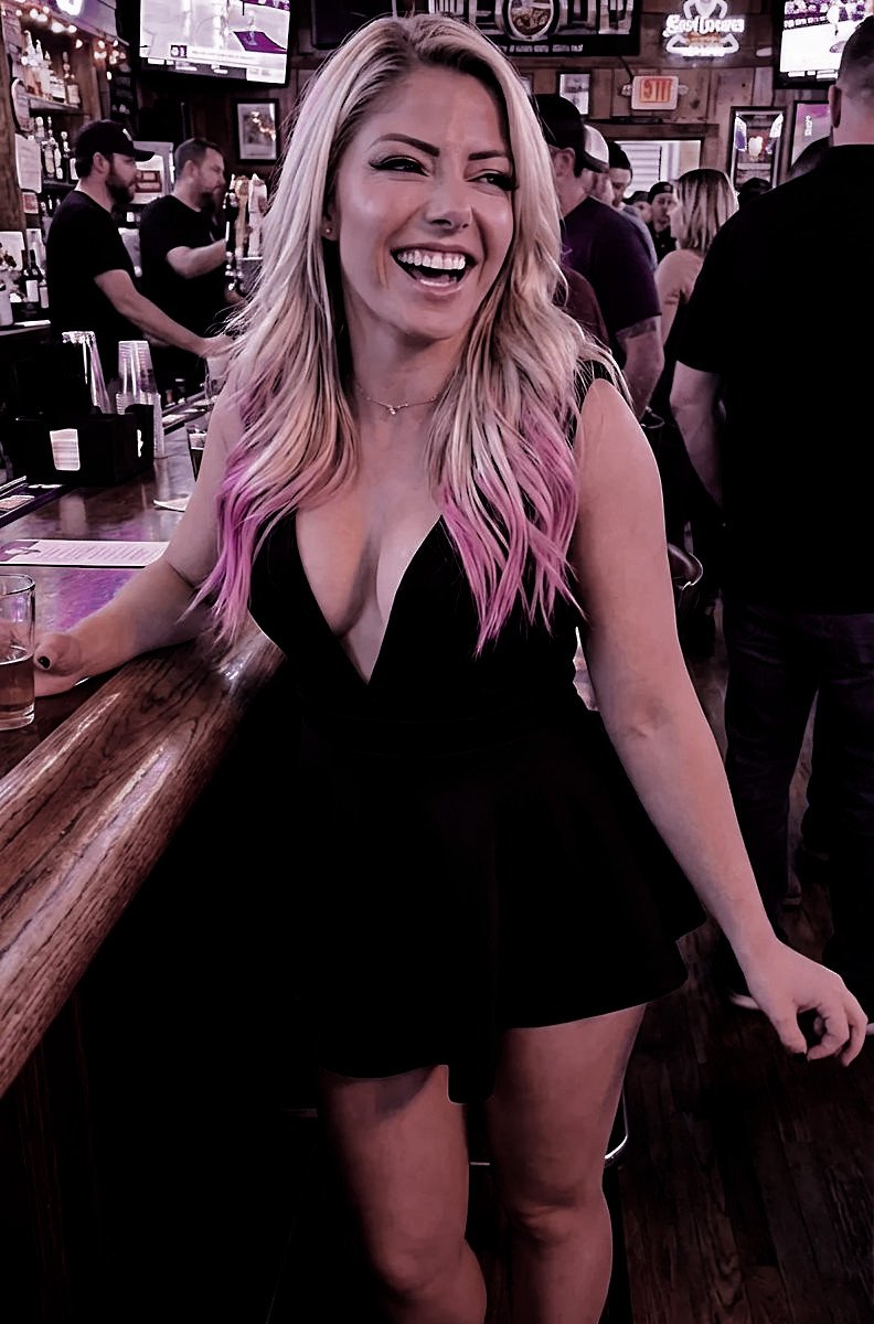 BL0ND_AMBITI0N's tweet photo. Night Out 🥰 https://t.co/SkwXj0WAm6