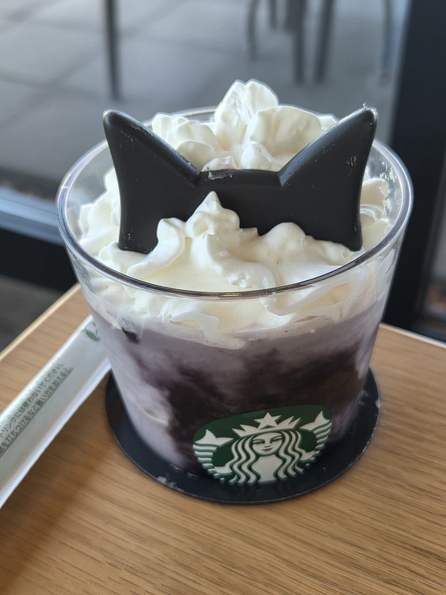 moke351354's tweet photo. スターバックスネコチャン https://t.co/gxCB7XA0yb