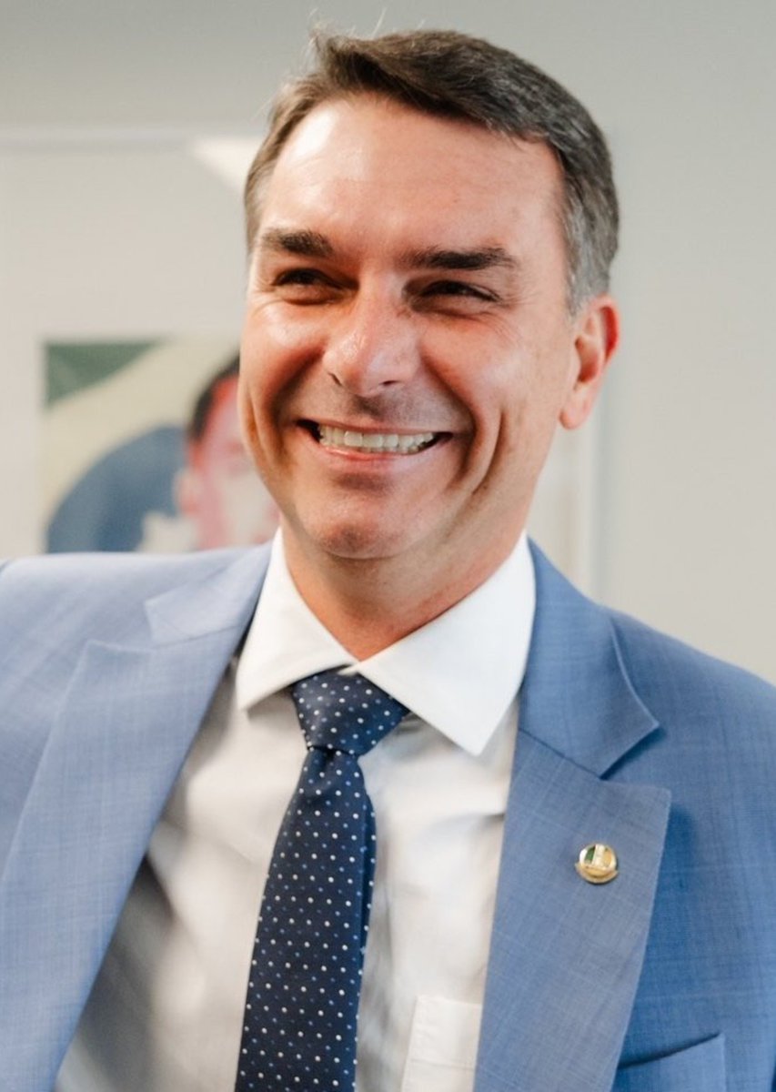 NP__Oficial's tweet photo. 🚨 ATENÇÃO l Flávio Bolsonaro foi 'usuário master' em conta de firma de investigado, diz PF

#LulaPaiDoFimDa6x1 https://t.co/E370PFkNGz