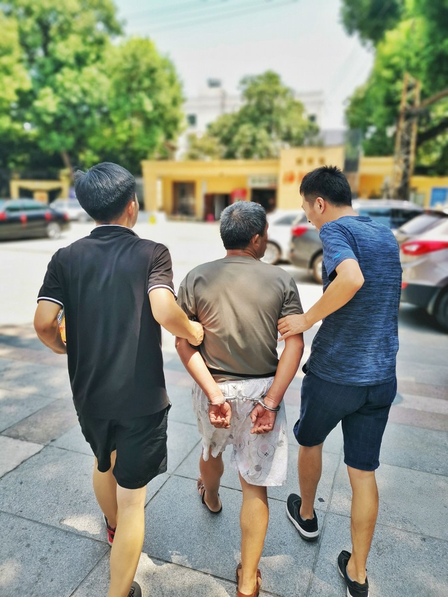 TORAW00's tweet photo. A morning: I help carry goods, rush to meet a friend, then we beat a bad guy who tried to block our way!， https://t.co/Q6ZInV0hhT