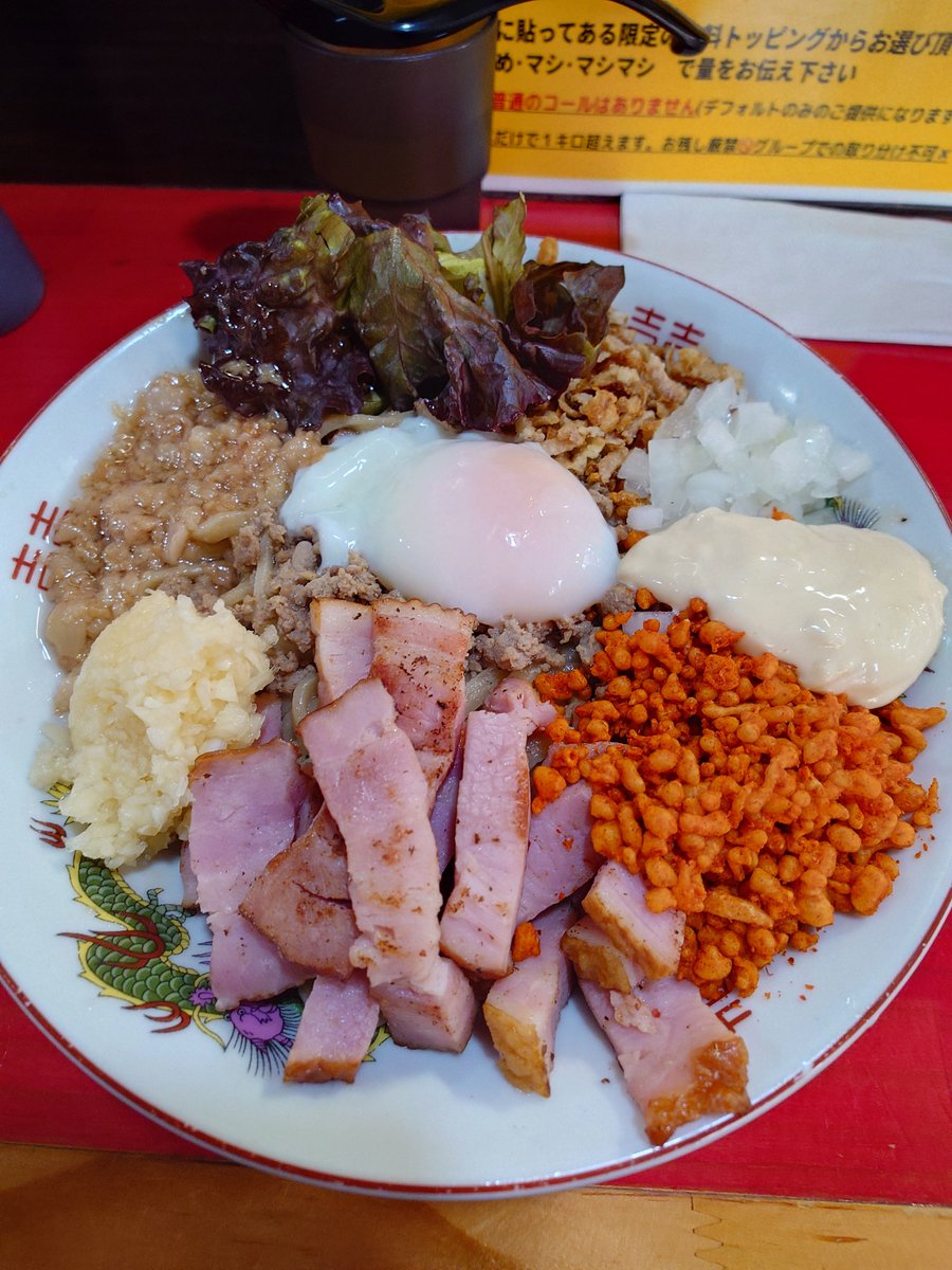 ama88101's tweet photo. 【ラーメン 鷹の目】川口店
限定：月見バーガーまぜそば
血液検査の為2週間我慢したラーメン😵‍💫
ガッツリ ジャンクを食らう🤤
よ〜く混ぜ混ぜ
ニンニクにベーコン間違いないうめぇ〜🫰🏻
中盤にBＰ＆お酢 最高👍🏻
ご馳走様でした🙏🏻
@TakanomeKWGC https://t.co/DPStGBDYQ6
