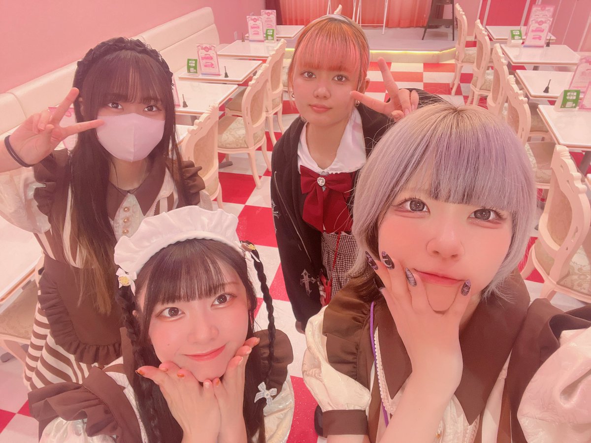 erica_sparsa's tweet photo. ♥おーぷんしました♥

本日も、たくさんのご主人様・お嬢様のご帰宅を心よりお待ちしております♡

🎀おーぷん組🎀

🌼みゆう @Nine_miyuu_6 
🌨️ソラ @Nine_sora_9
💙にな @Nine_nina_8 
🌙杏 @erispa_an https://t.co/I4hr7sHYoD