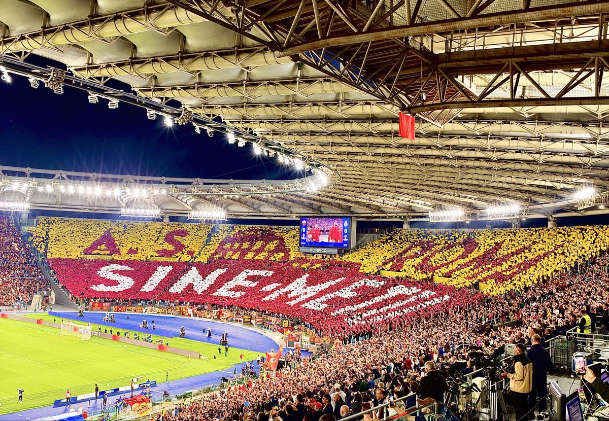 AliprandiJacopo's tweet photo. Brucia e deve bruciare. Ma a differenza di altre rimonte subite dalla #ASRoma, questa trasmette un segnale ben chiaro. La squadra, con questo allenatore, sta costruendo qualcosa di bello, di vero, di importante. E allora quei 7 minuti di blackout bruciano, ma solo fino a domani. https://t.co/Bu0IJujxP1