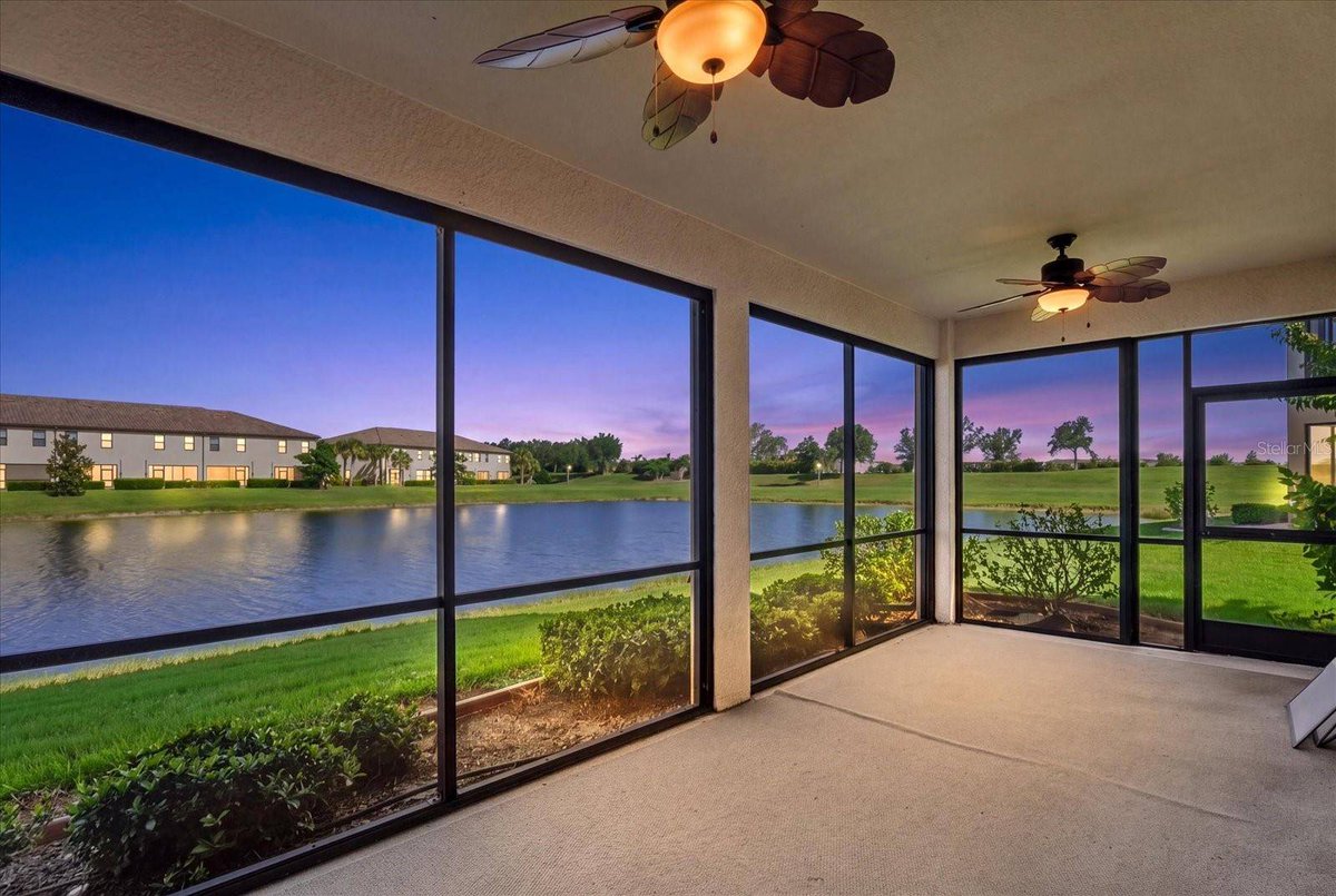 scott_swonger's tweet photo. 🏡 OPEN HOUSE Sun 10/18, 1-4 PM in Gran Paradiso! 20150 Ragazza Cir #102, Venice | NEW PRICE $325,000 | 3 bed, 2 bath first-floor end unit with a lake view &amp; 2-car garage. https://t.co/Oqts2oLJ4F #GranParadiso #HomeSmart #ScottSwonger https://t.co/J11oUjuVhj