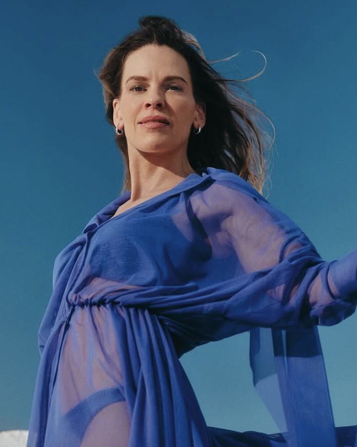 PopCrave's tweet photo. Hilary Swank announces she’s pregnant with her third child at 52:

“A lot of people have been asking what project I'm doing next, this one releases in December. 😉👼🏼🫶🏼” https://t.co/KlFe7QRFo5