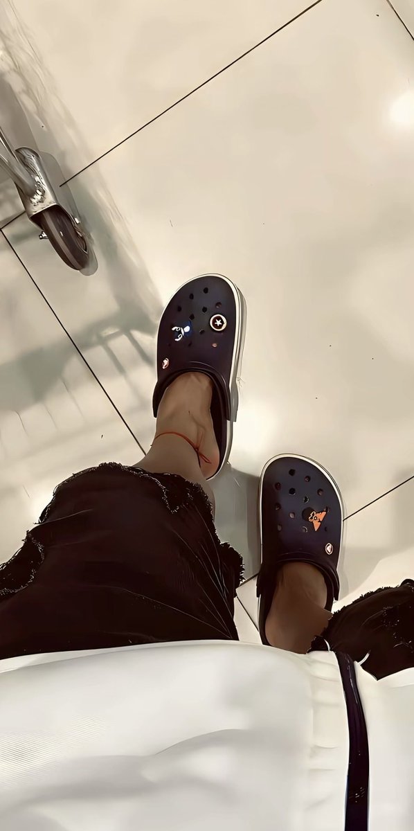 Danielb4vs's tweet photo. Y a ustedes les gustan los pies ?👣 
#pies #patas #fetiche https://t.co/a9VFJHTqob