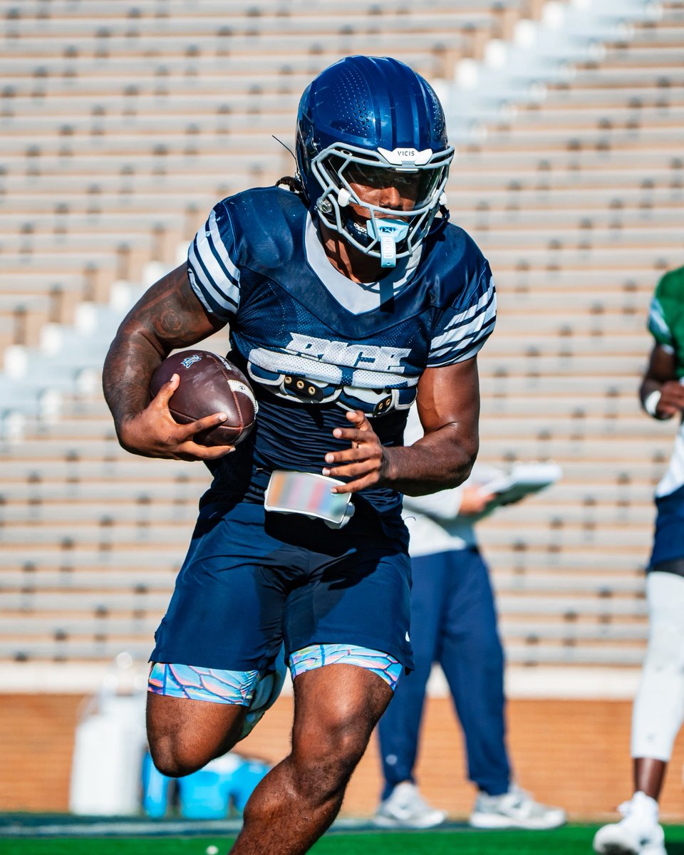 RiceFootball's tweet photo. Gameday Prep

#WE | #ReptheR https://t.co/BtYCXTjXRb