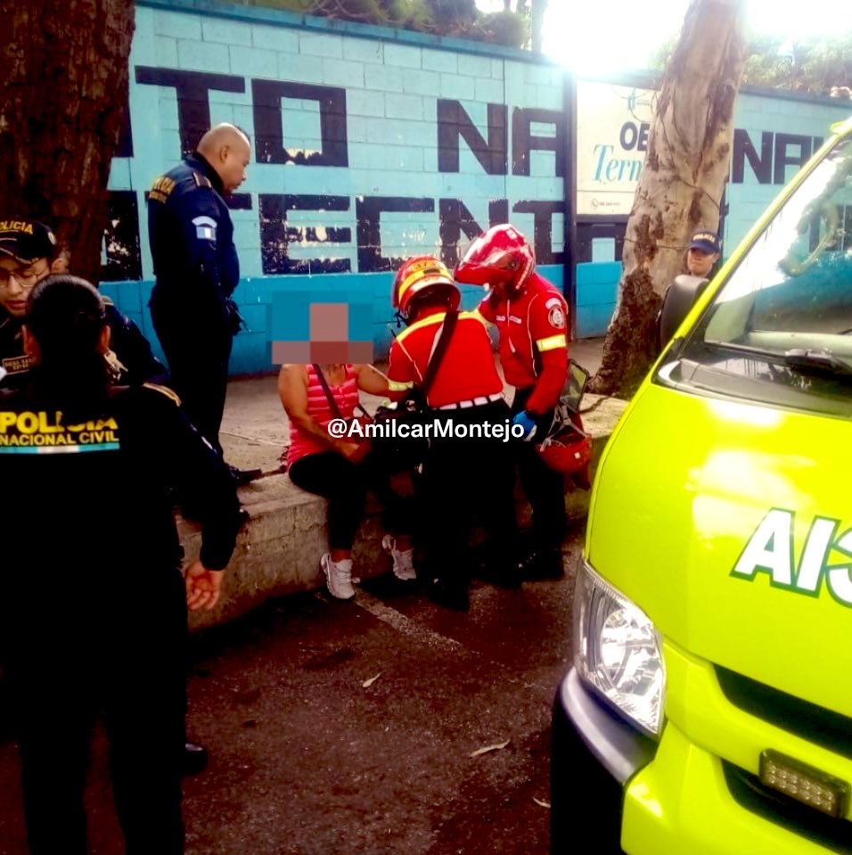 Cuerpo de Bomberos Municipales, atienden a una mujer en estado de ebriedad, con heridas en el antebrazo, probablemente provocadas por caídas constantes. 🚨 4…