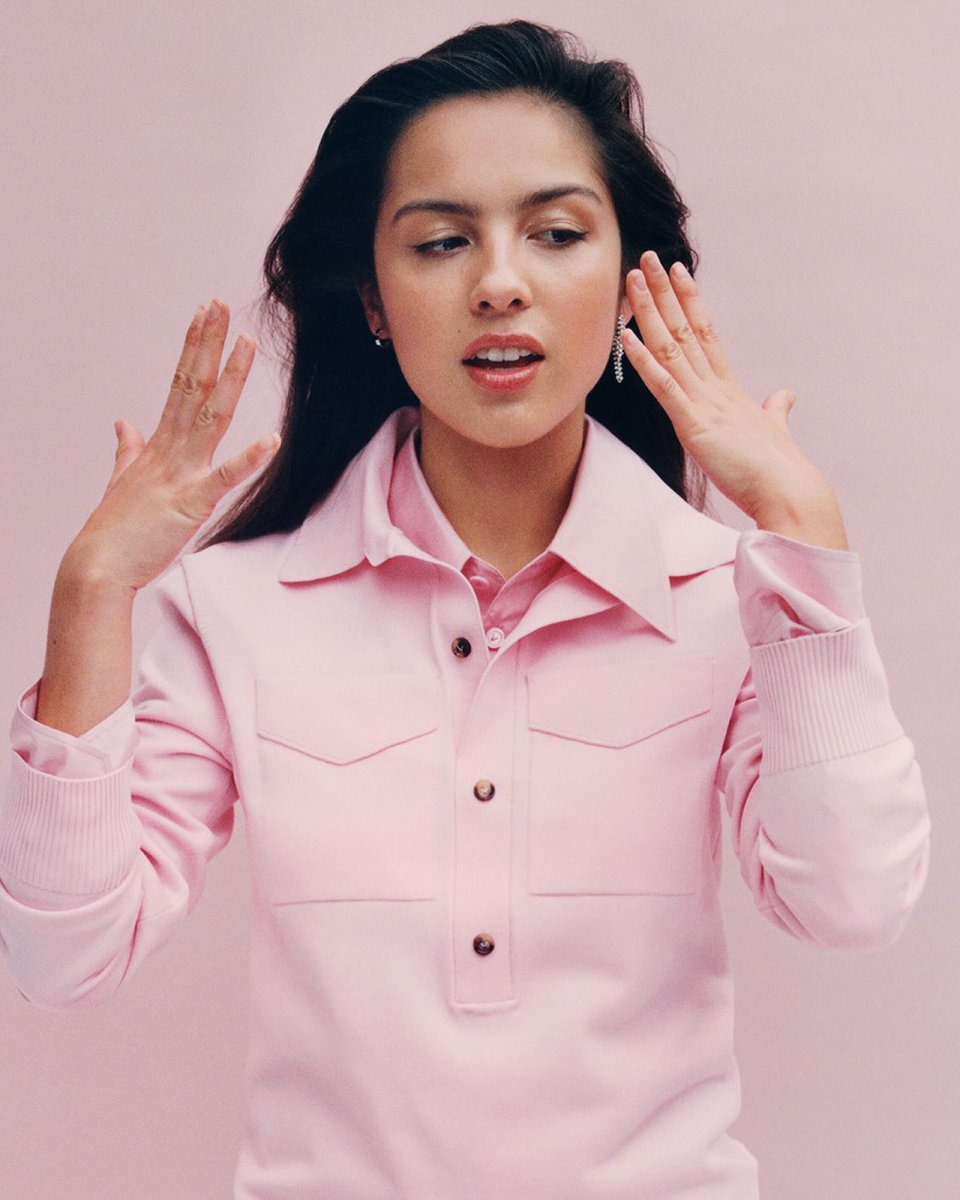iceteaboiii's tweet photo. I love pink and I think white cummies make it pop really well 😇 that's just fashionnn https://t.co/HJIEVcxx7d
