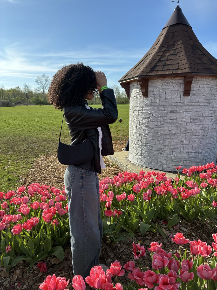 foureighteenn's tweet photo. april flowers https://t.co/Vw4UXGE9Td