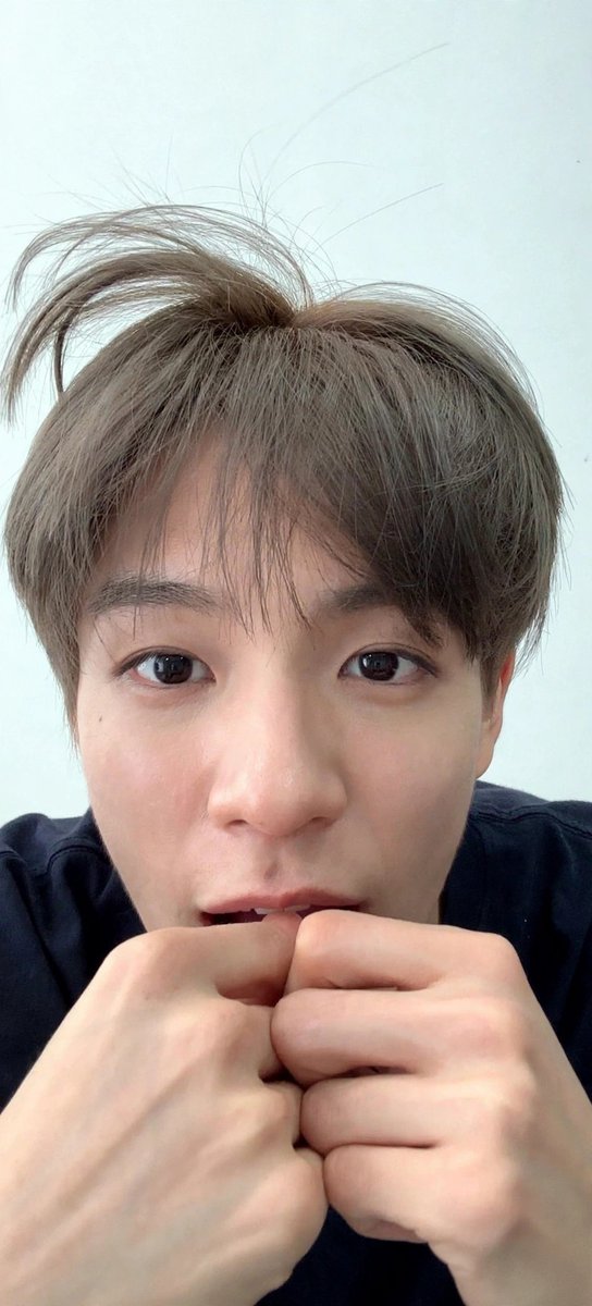 Jian_xiu08's tweet photo. with his hair up, cute Jeno🥺 https://t.co/V9BBklZSNj