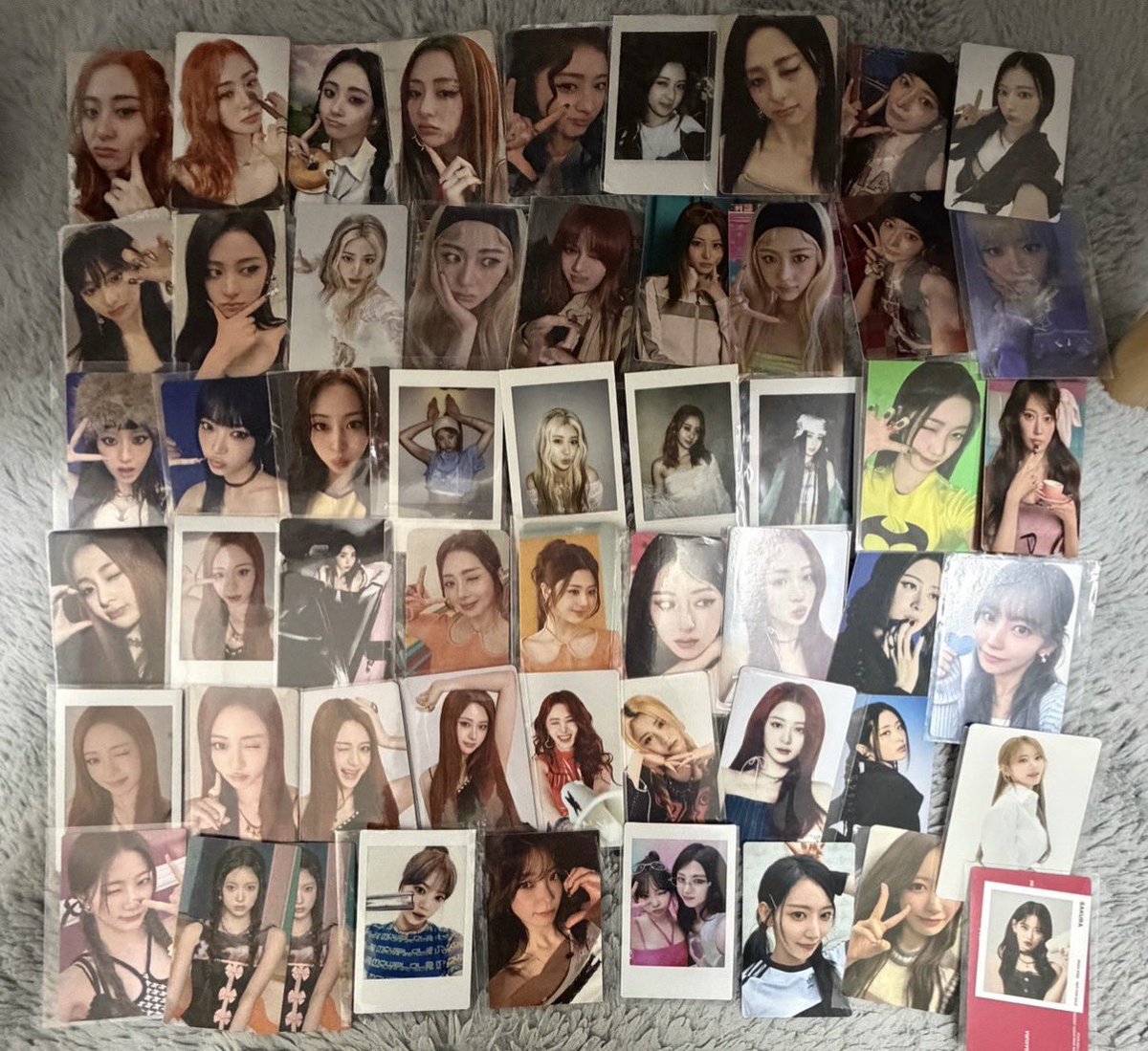 ppp_05x's tweet photo. lesserafim 買取　交換　共同購入

求　買取　PayPay、メルペイ、銀行振込

譲　画像　
2.3.4枚目の価格はリプまたはDMでお声がけください！

売り切りたいので複数買取お値下げします

お気軽にリプまたはDMお願い致します！
#lesserafim買取 #lesserafim交換
 #ルセラ交換 https://t.co/o0N4p4kMTG