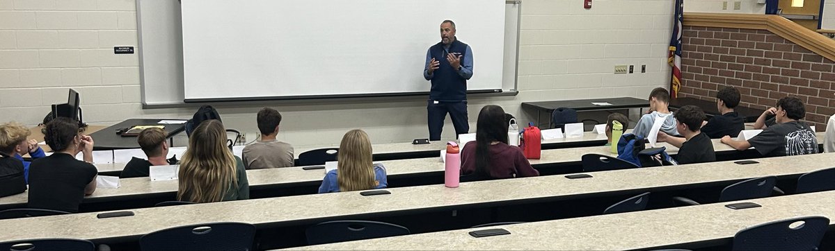 Lancer_BASE's tweet photo. Thank you Frank Kill for speaking to our Leadership Development class today! #ServeOthers #BeABlessing https://t.co/r1xw3GTmgI