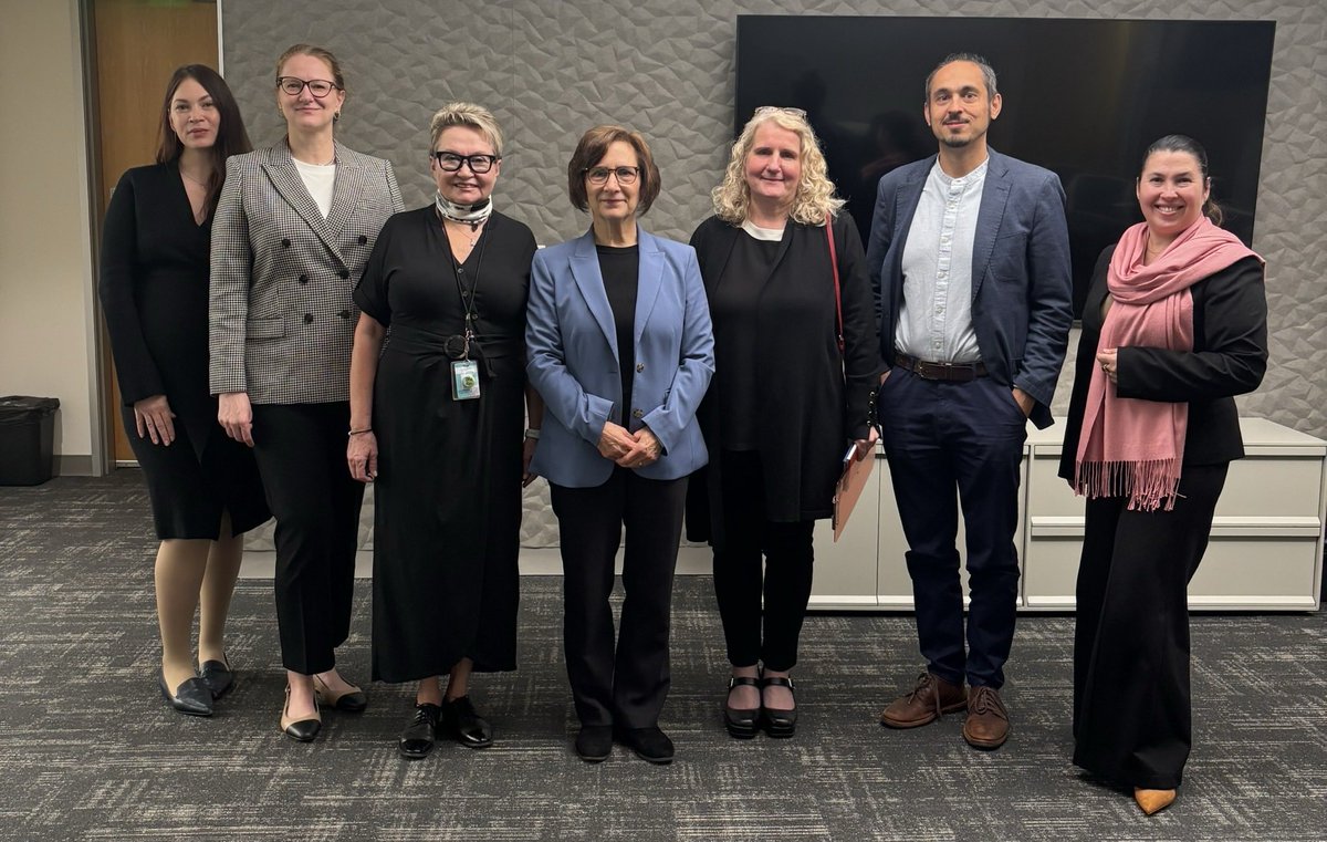 RepBonamici's tweet photo. Thank you to the Coalition of Slavic and Eastern European Organizations for visiting my office and for your advocacy. I will continue to fight this administration’s inhumane immigration policies and support programs that assist immigrants and refugees. https://t.co/K4yg1cGxi7