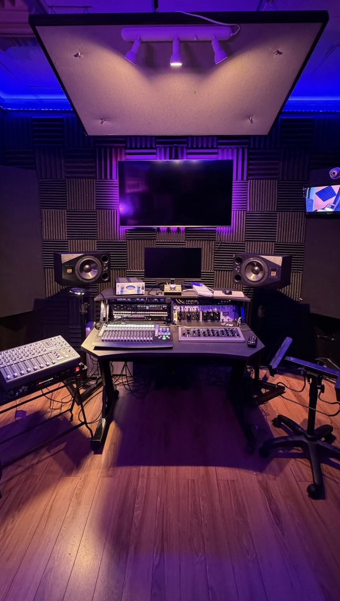 iamMizzyRaw's tweet photo. Who in LA? 📍 let’s connect and work https://t.co/den5R9DOt7