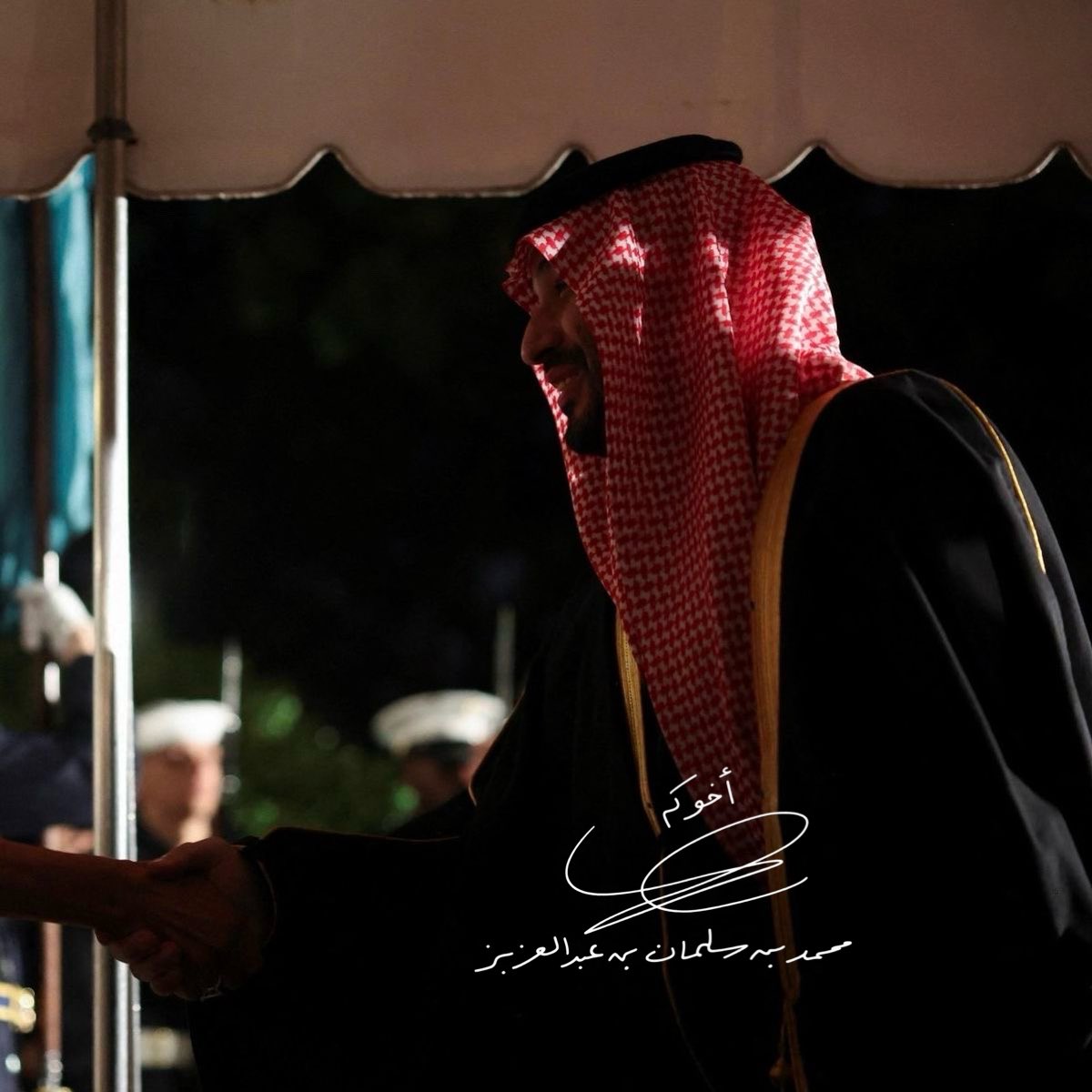theer_https's tweet photo. توقيعٍ له هيبة، واسمٍ له مكانة، وأثرٍ يشهد له الزمـن 🤍 https://t.co/1j18uNIoUz