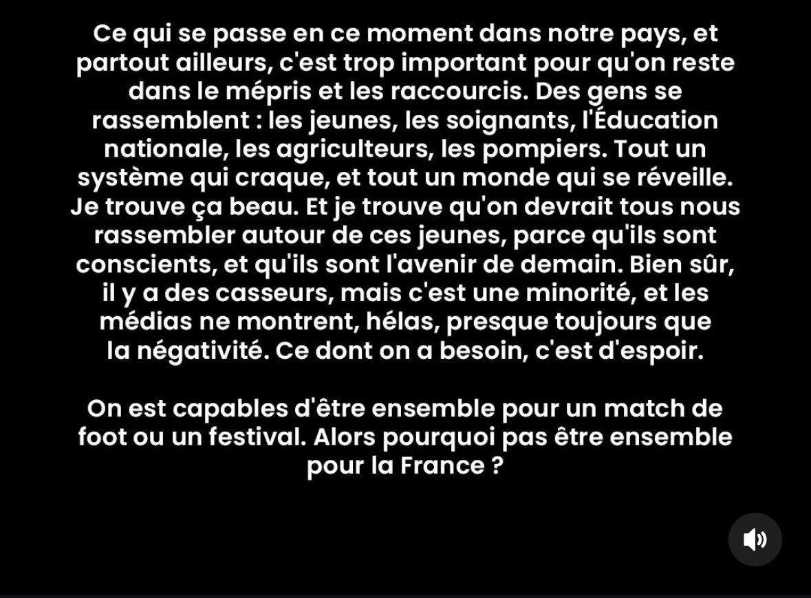 Nanaosk3's tweet photo. Oui ma go, tout est politique donc arrêtez de ramener vos discours en disant que la politique n’a rien à faire dans le sport ou encore dans la mode.

Zaz t’es bien celle que tu penses être, queen 🤝🏽 https://t.co/nH6WE3Kc8x