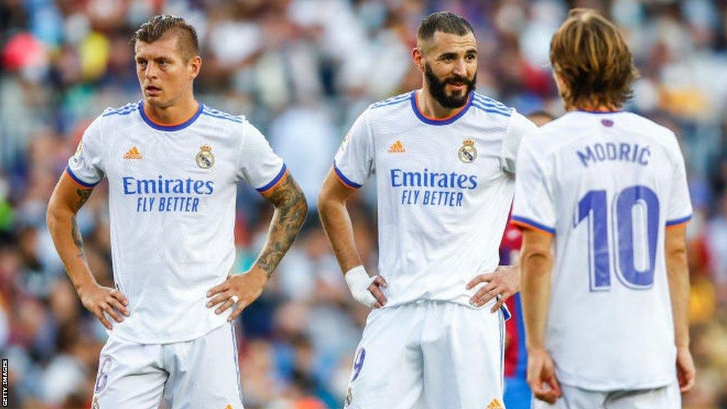 Mundo_MadridCF's tweet photo. Gracias a estos el Real Madrid gano sus ultimas dos Champions, pero hay imbeciles que dicen que gracias al Moreno Cornudo de Rio de Janeiro las ganamos y que tenemos que estar agradecidos con el y que es prohibido criticarle. https://t.co/YQwqzgWauI