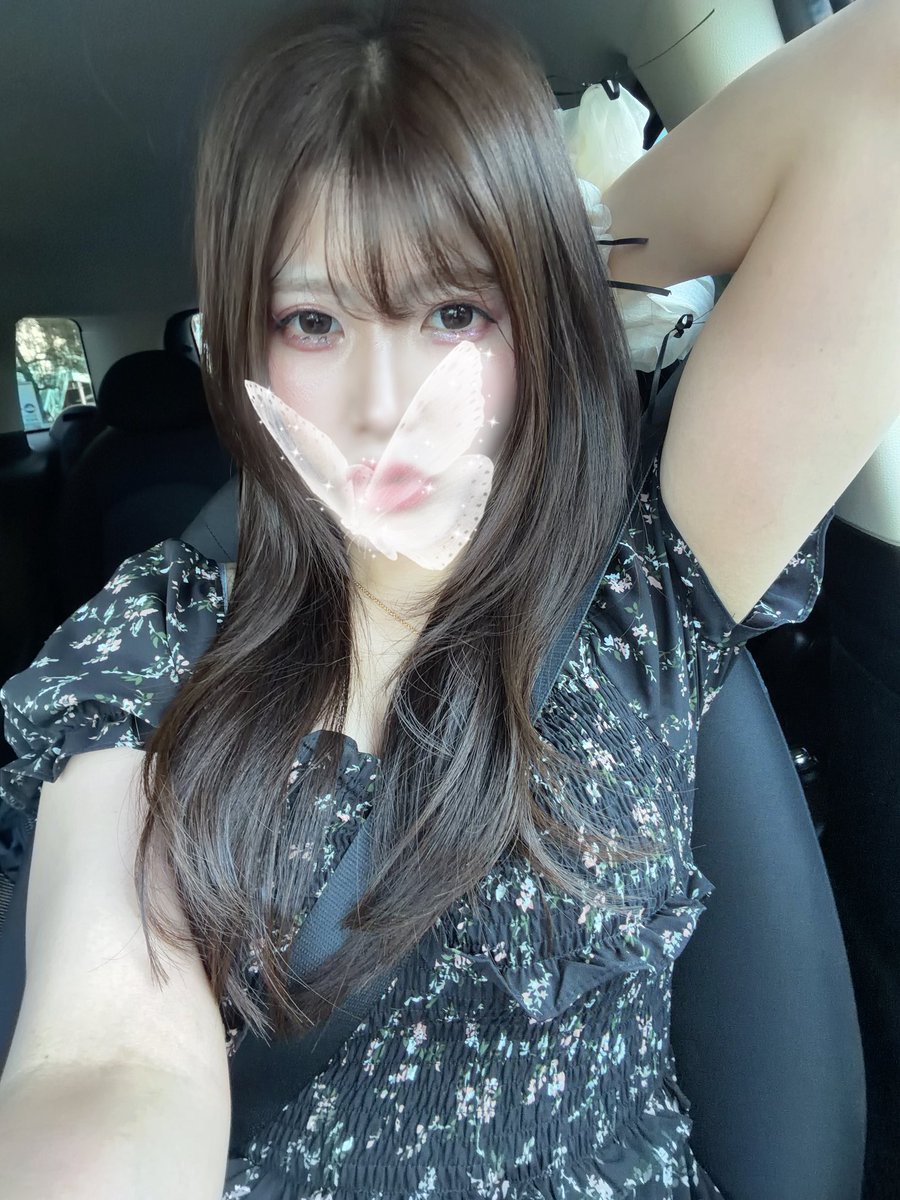 NAMI_cvo_3's tweet photo. おはよ！
お天気が良いと窓全開にしてドライブしたくなる🤍
大阪の運転は怖いから助手席で🙋🏻‍♀️💕 https://t.co/G4fy7bWXLr