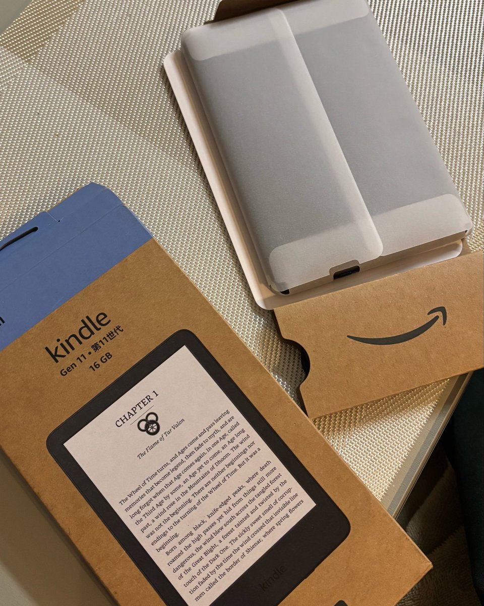 anamohrr's tweet photo. GANHEI UM KINDLEEEEEEEEE https://t.co/AIkknSSt9P