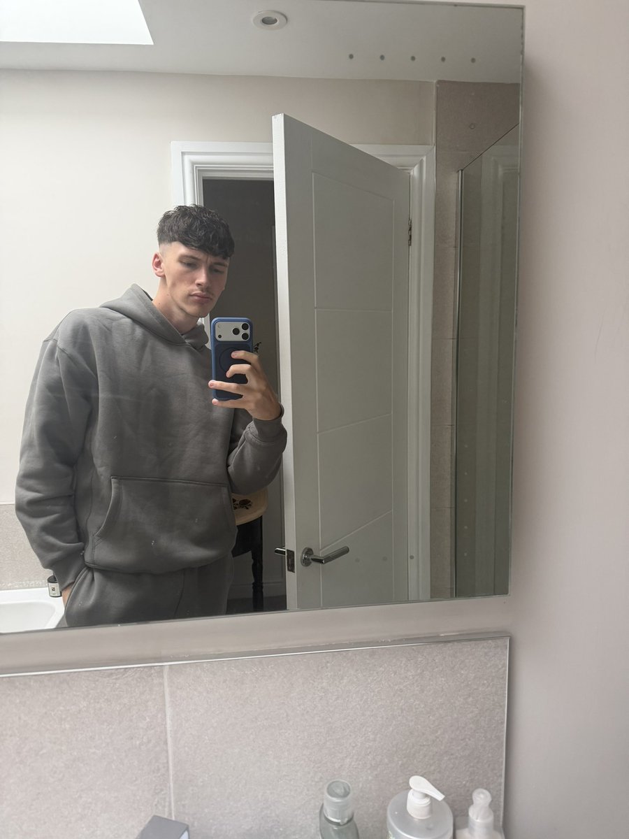 LewisBooth2774's tweet photo. I only add hot people into my telegram group 😈 check comments https://t.co/68bC9pkINC