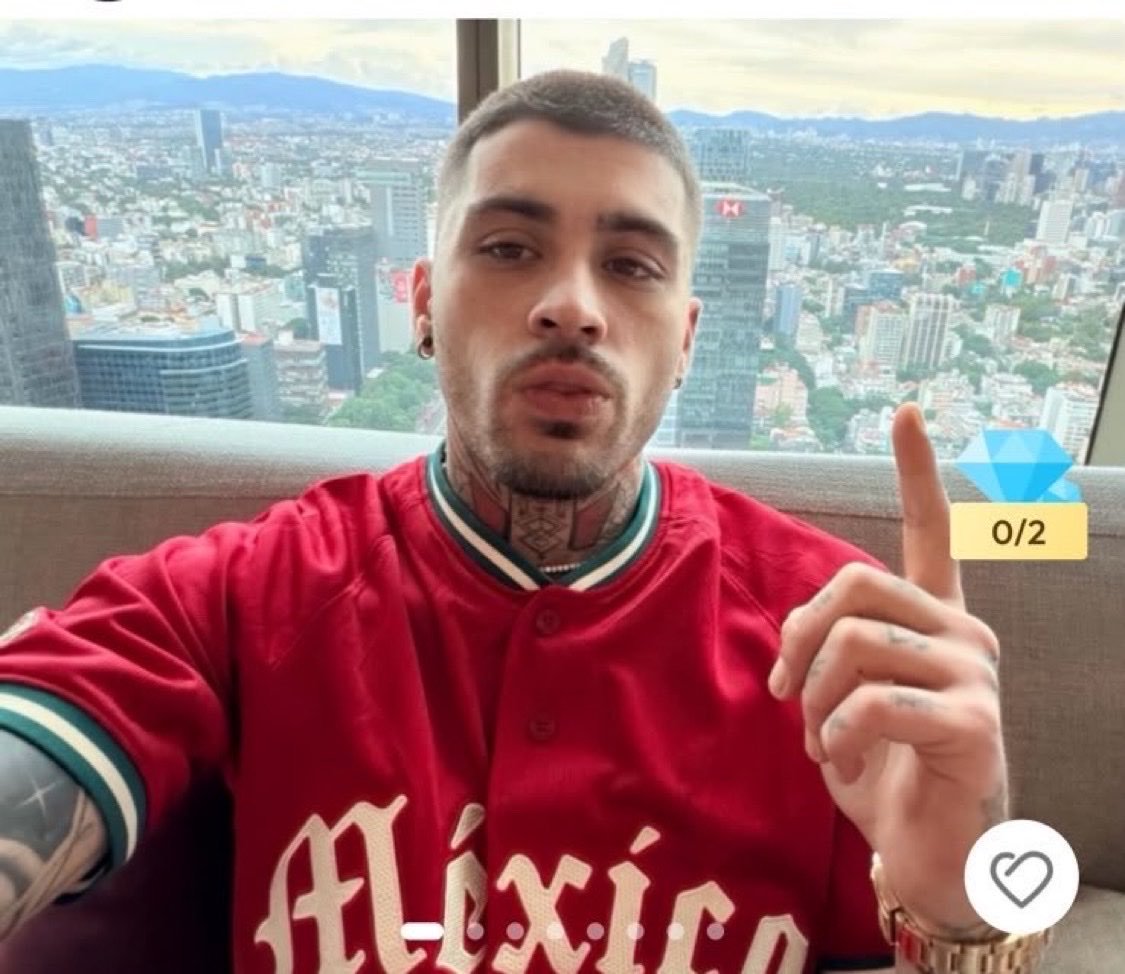 aripinkfww's tweet photo. la manera en como a zayn siempre le terminan filtrando fotos de esa app 😭😭 https://t.co/1b15iBz1ZN