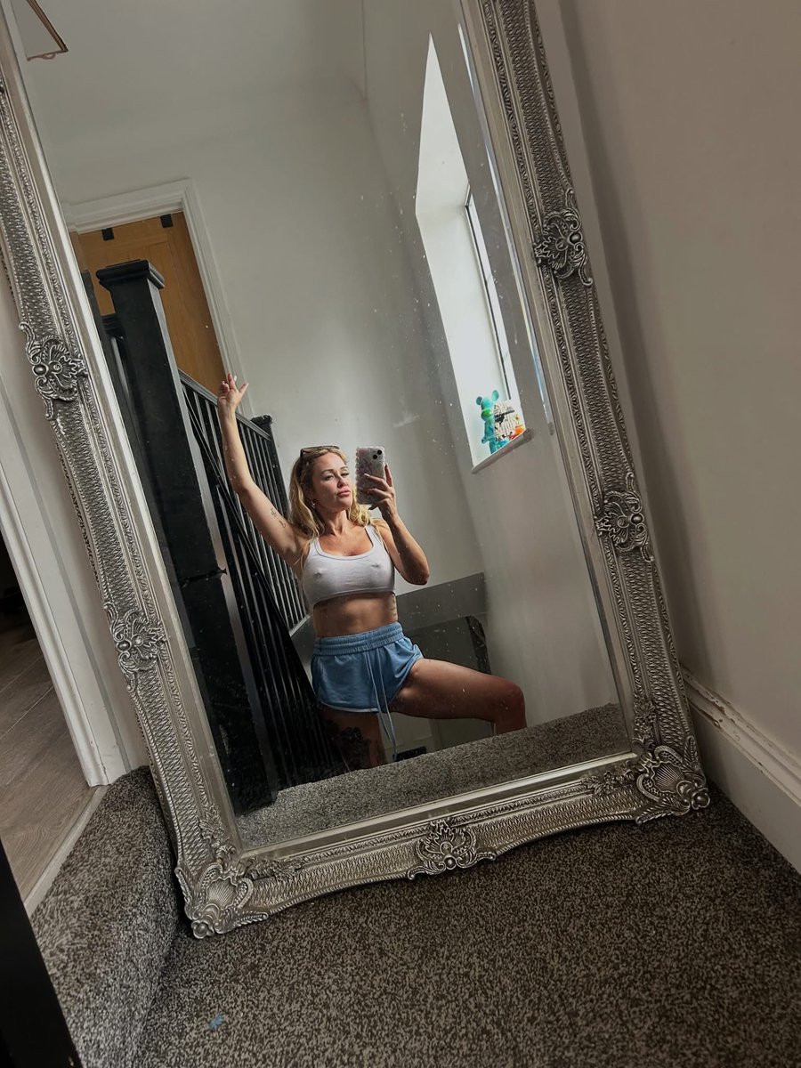 Irlgooneruk's tweet photo. I know a MILF slag when I see one 😍 stunning fake tits on khloe, anyone wanna tribute?
#wankchat #slag #milf #british #wankchat #cumtribute #jerktribute #cocktribute #faketits #cumtrib https://t.co/JRLzCsvf0e
