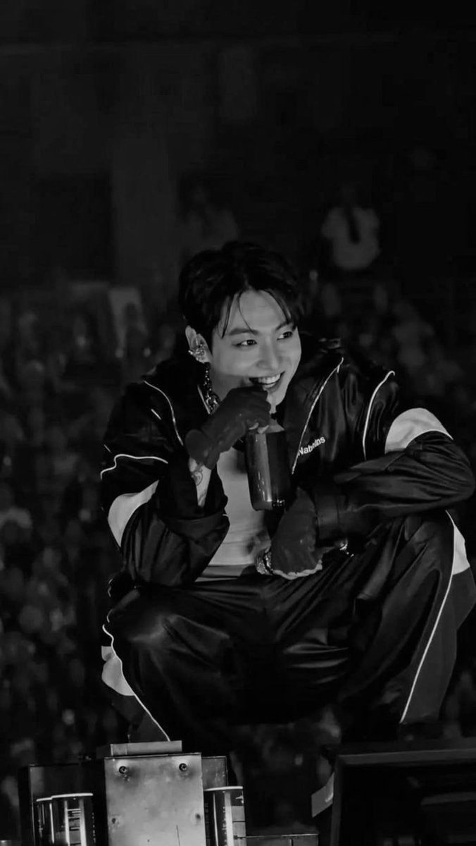 jjeonlouds's tweet photo. #taekook au

Kim Taehyung é um ômega de 35 anos e pai solteiro que jamais imaginou precisar lidar com a ideia de estar apaixonado por Jeon Jungkook, um alfa de 24 anos, idol mundialmente famoso e por quem sua filha adolescente é loucamente apaixonada. https://t.co/zyDNnHC93y