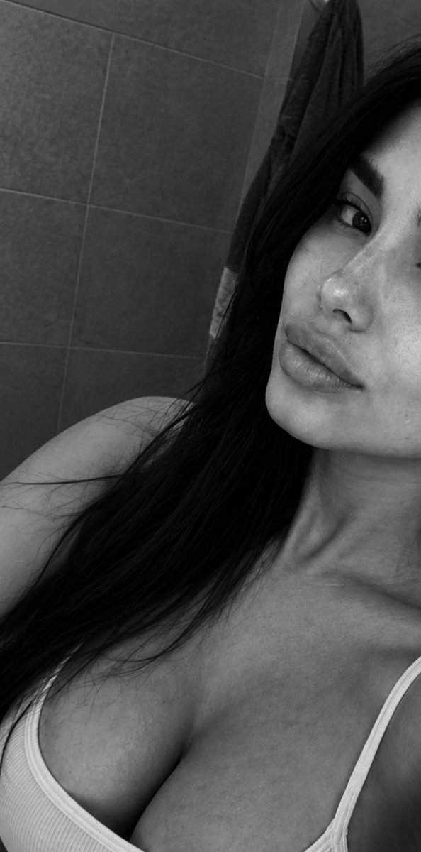 despoina_gr's tweet photo. #whiteandblack_half_ofme_challenge https://t.co/bvzpDR7svz
