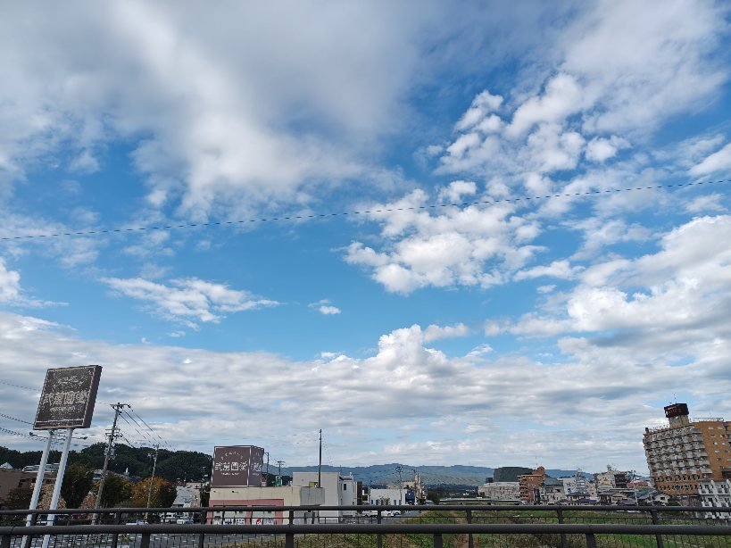 kanbee_one's tweet photo. おはようございます
晴れ⛅気温18℃のいわき
今日も1日がんばっぺね
#全開朝撮
#イマソラ
#空ネット https://t.co/oTzyhQSnqT