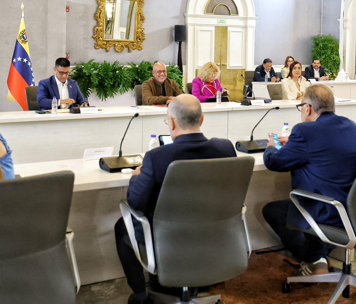 jorgerpsuv's tweet photo. Inicia tercera jornada de diálogo con delegación de la Asamblea Nacional 2015. https://t.co/gp29p9RCnq