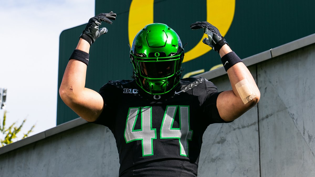 GoDucks's tweet photo. Go time. 

Game 6 uniform combo for @oregonfootball. #GoDucks https://t.co/afKg1oj2Nn