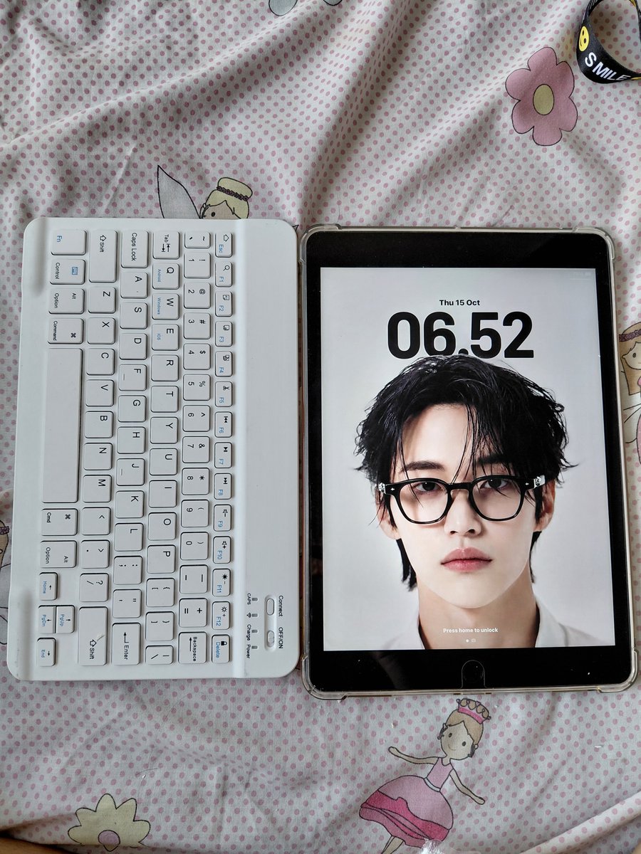 dhsrcj's tweet photo. WTS Ipad gen 9 64 gb 

Ios 26.3.1
Camera d/b on jernih
tombol home normal
fingerprint on
batre normal
Kelengkapan ipad + case + keyboard [no cas]
Pengiriman via 🍊 / cod SBY/SDA

(-) Minus
Layar bercak putih samar (ga ngaruh ke sentuh)

#zonauangㅤ #zonajajan #zonaduit https://t.co/hDKwFUfGt4