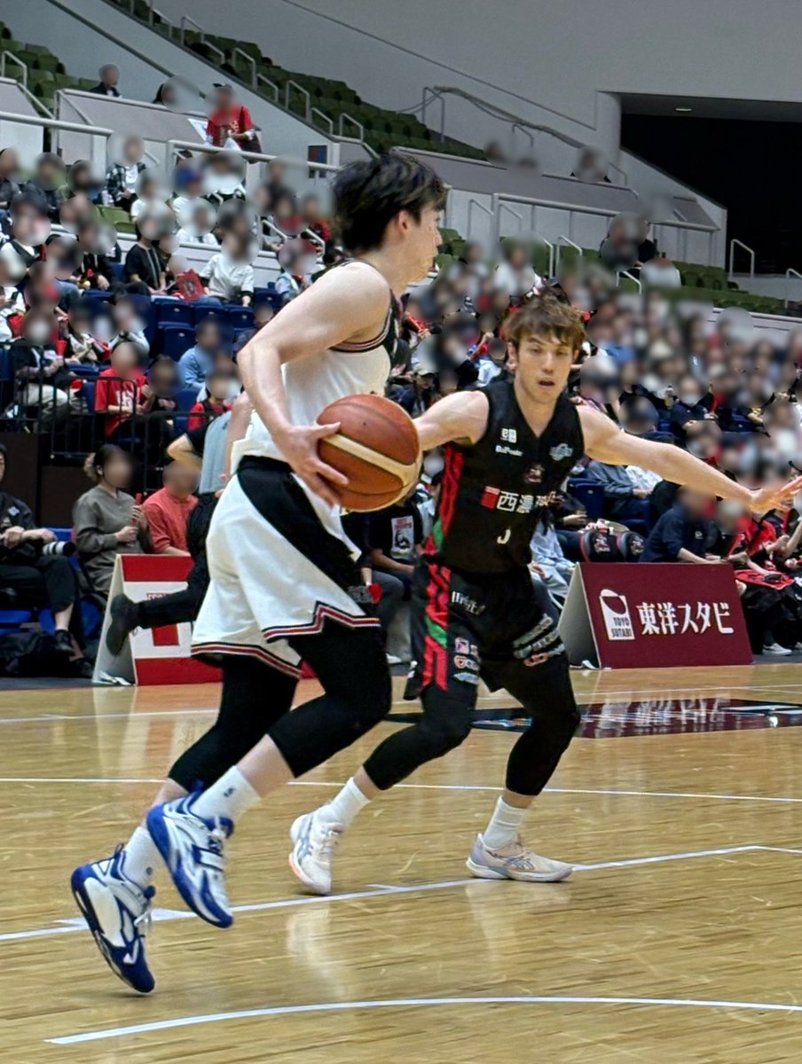 tamo_____15's tweet photo. 昨日初めて長島選手を生で観ることができた😃ハンドリング上手くてスピードもありDFもいい
ベンチでもムードーメーカー的に明るいキャラ😊
他にあさひたん、せーや、ゆーたがいて、さいたまのガード陣マジで最強やと思う🔥
#さいたまブロンコス
#長島蓮 https://t.co/yRJUSUrtbd