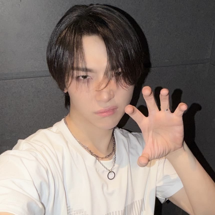 143weno's tweet photo. 𑣲 post a photo of you and three of your favs and let your oomfs choose who suits you the best ˚⟡˖ ࣪

leebit and i are here and ready 😚😚 https://t.co/nkdbdk0KDt