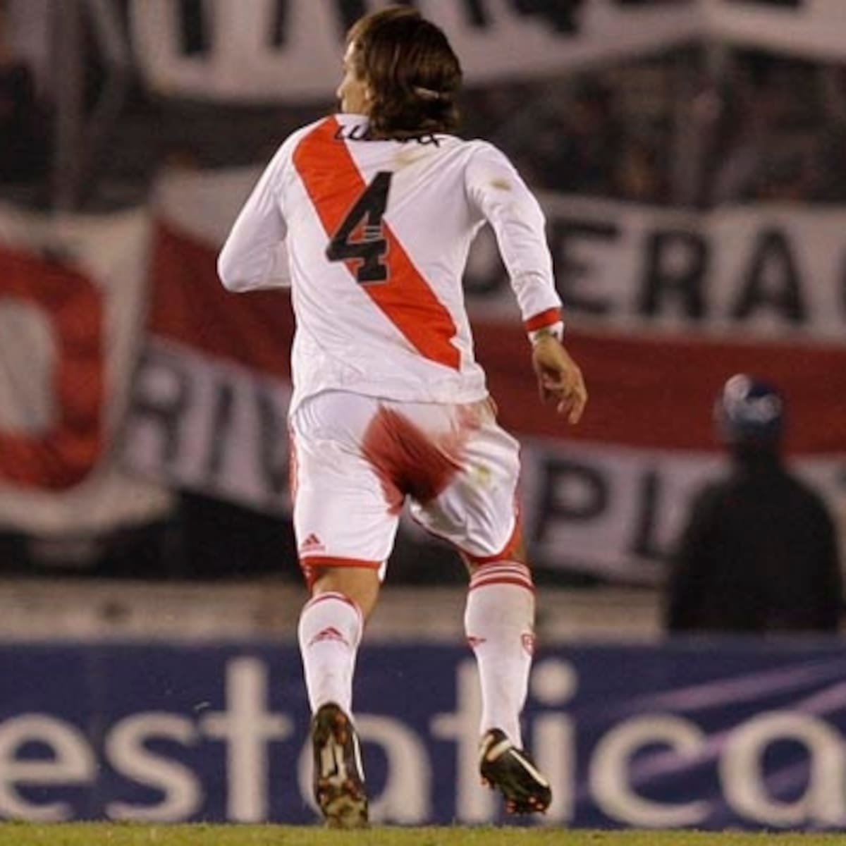 elpibexeneize10's tweet photo. @NicoNoble_ lo único a rescatar es la camiseta que todavía no la cagó 😂😂 https://t.co/lfo2yILZRl