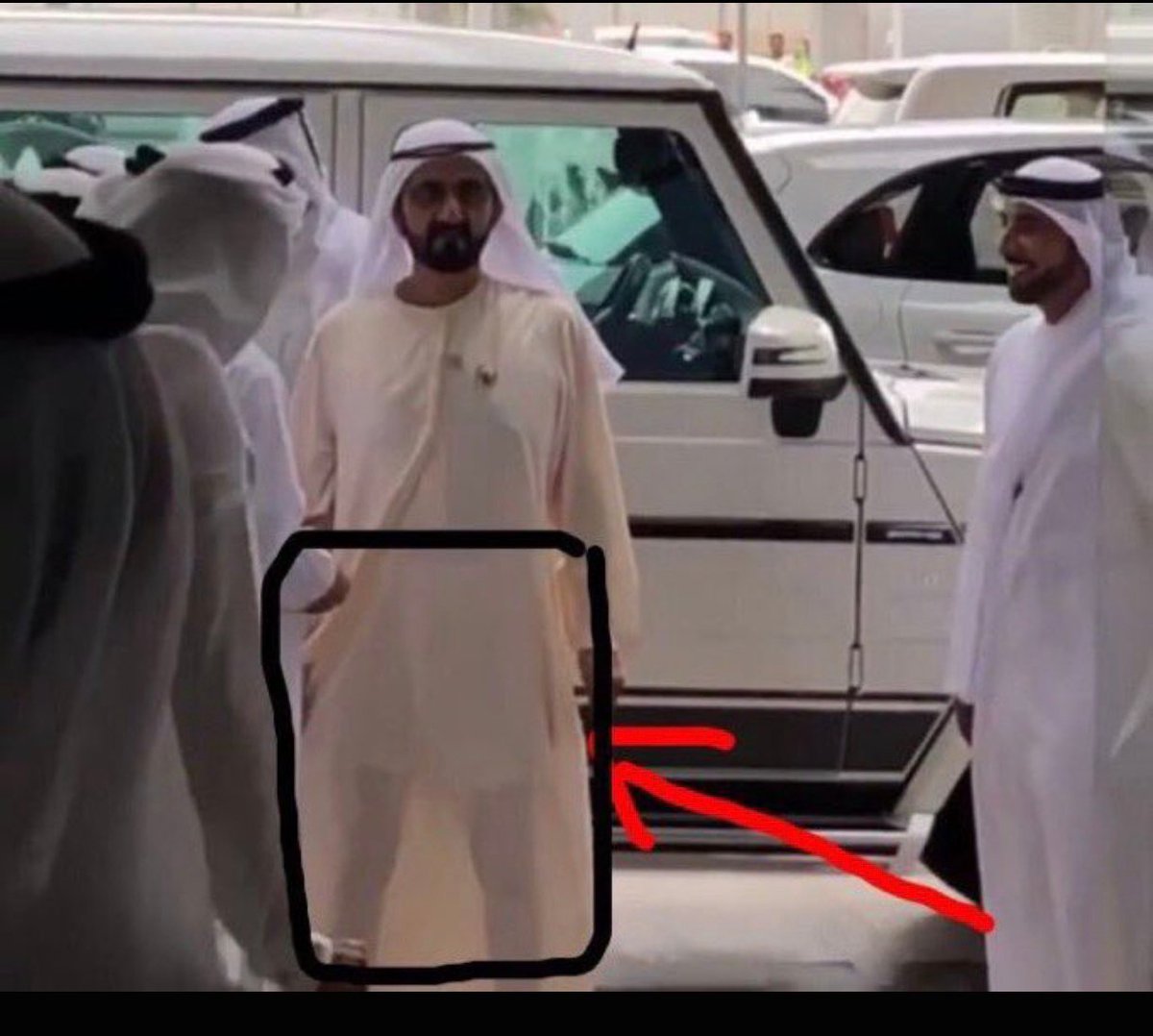 y06dv's tweet photo. @Mithauae بالله لبسوه سروال قبل تكتبون اسمه https://t.co/u6PP2Yt3xN