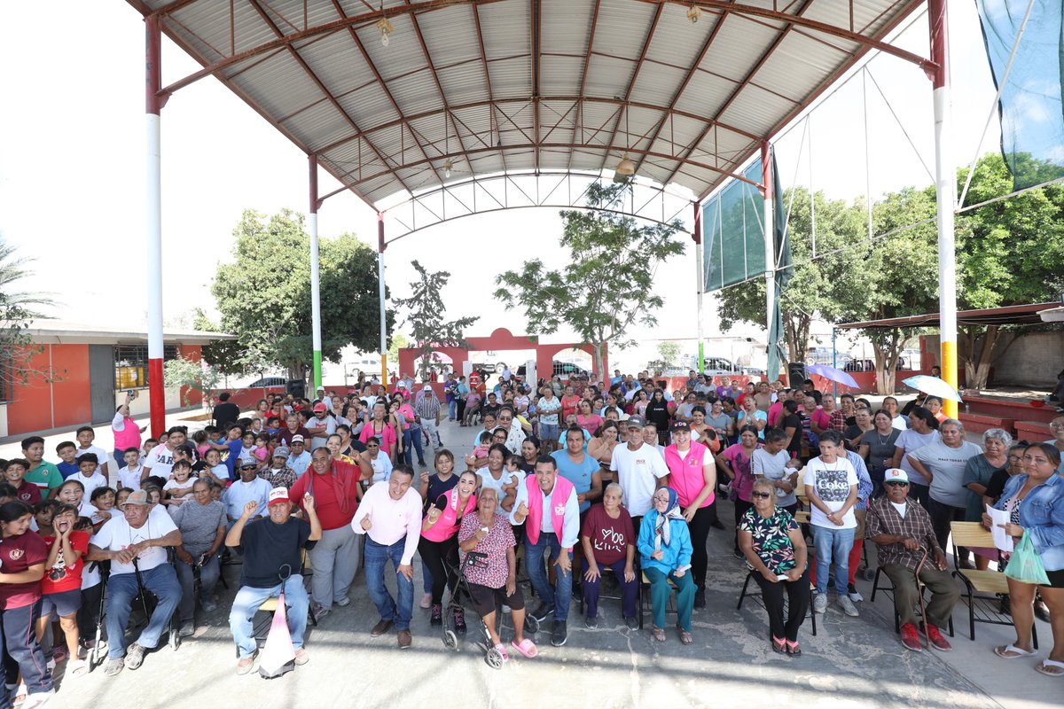 AlTiempoDgo's tweet photo. ⭕️ #AlTiempo || @Marisol_rosso lleva paquetes alimentarios a comunidades afectadas por las lluvias en Gómez Palacio y anuncia un nuevo comedor escolar https://t.co/hLzL7ketSW https://t.co/9XwC79kEmR