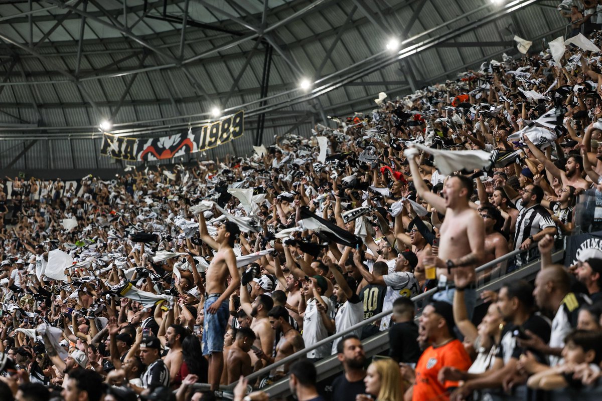 rubensmenin's tweet photo. Mais um grande passo dado hoje na nossa casa. Uma atuação digna do que o Galo está fazendo nos últimos meses, com autoridade, e ao mesmo tempo com muita humildade. E a @ArenaMRV foi, mais uma vez, nossa grande aliada. Pés no chão, ainda temos muito pela frente.

Parabéns novamente à torcida atleticana. Vocês fazem a diferença. Juntos, numa só voz pelo Galo.

Vamos, Galo!