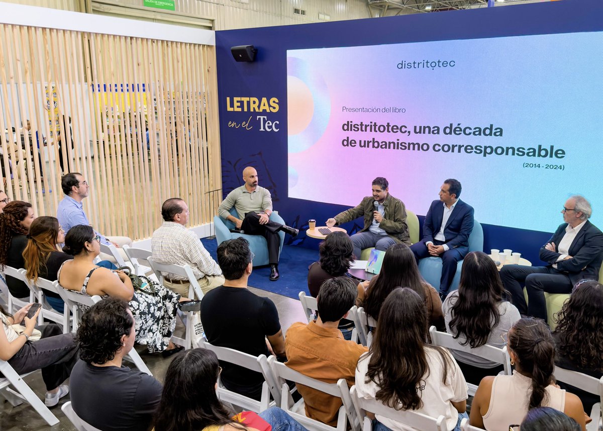 distritotec's tweet photo. 📚 ¿Qué significa transformar una ciudad en conjunto? 🩵

Así vivimos la presentación del libro de #distritotec en la Feria Internacional del Libro Monterrey: una oportunidad para mirar el camino recorrido y reconocer a todas las personas que han sido parte de esta historia. https://t.co/veCz2mt3YZ